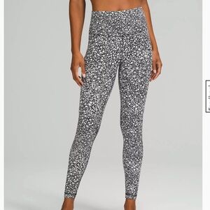 28” lululemon Align High-Rise Pant
Color Venture Floral Alpine White black